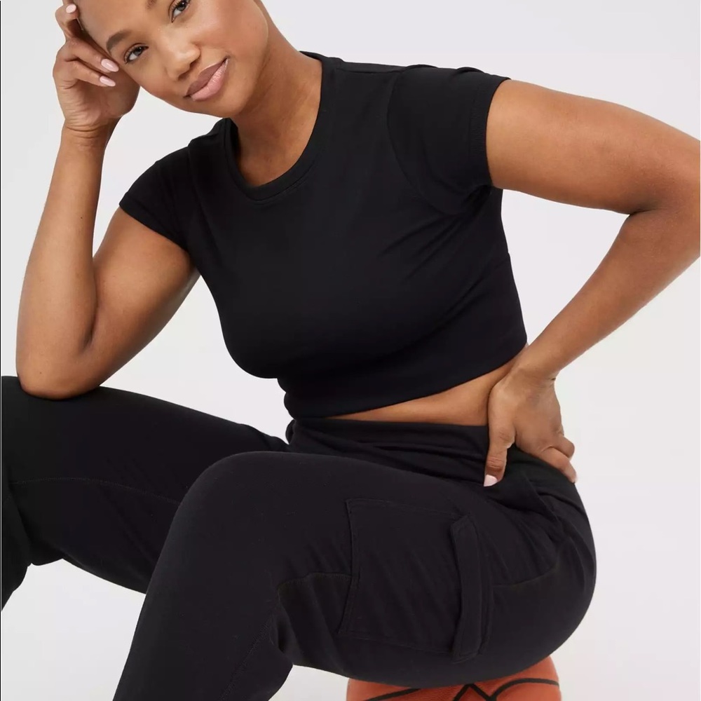 Offline by Aerie Sidewalk Seamless Cropped T-Shirt in True Black